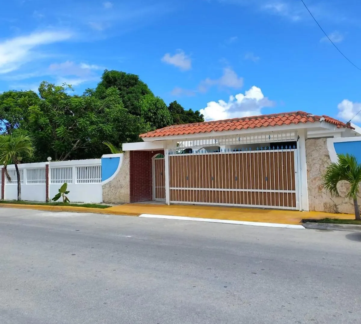 Villa Dmm Con Piscina, Jacuzzi Y Gran Area Verde En Punta Cana Dominican Republic