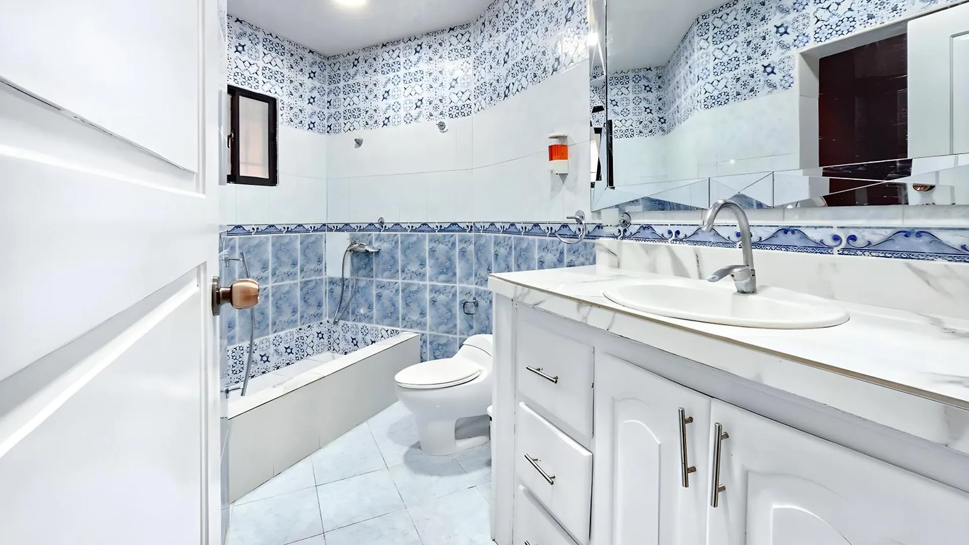 Villa Dmm Con Piscina, Jacuzzi Y Gran Area Verde En Punta Cana